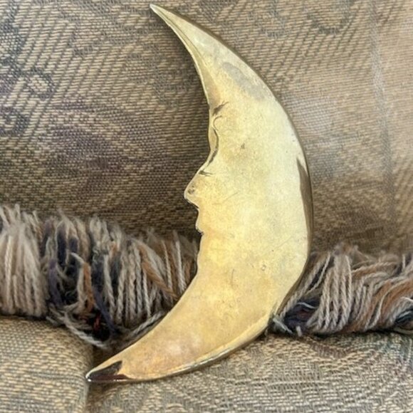 LARGE Gold Crescent Moon Face Vintage BROOCH - Picture 7 of 10